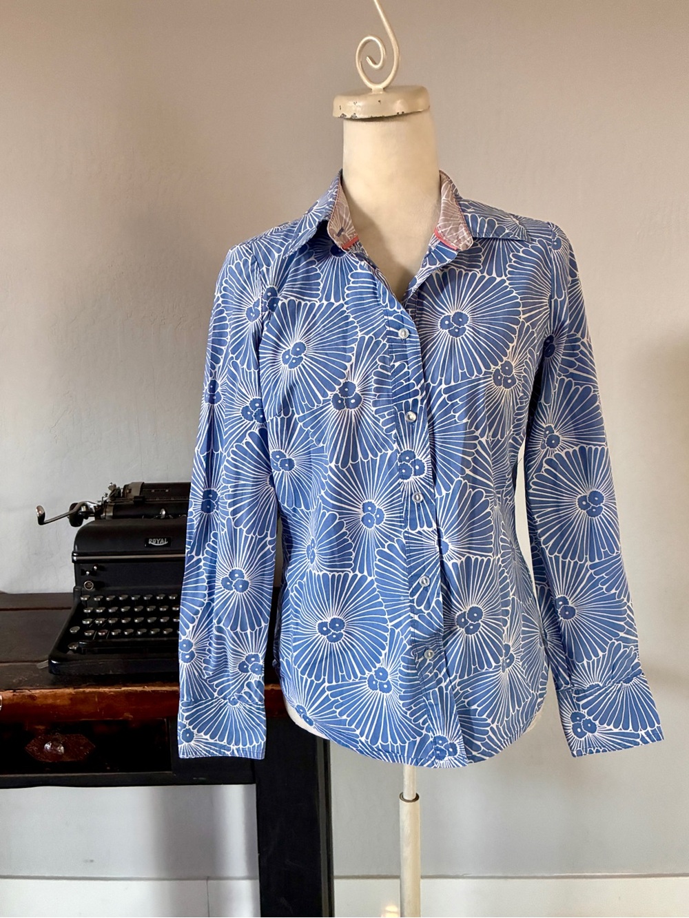 Boden Blue Floral Chrysanthemum Button Down Shirt - Size 4